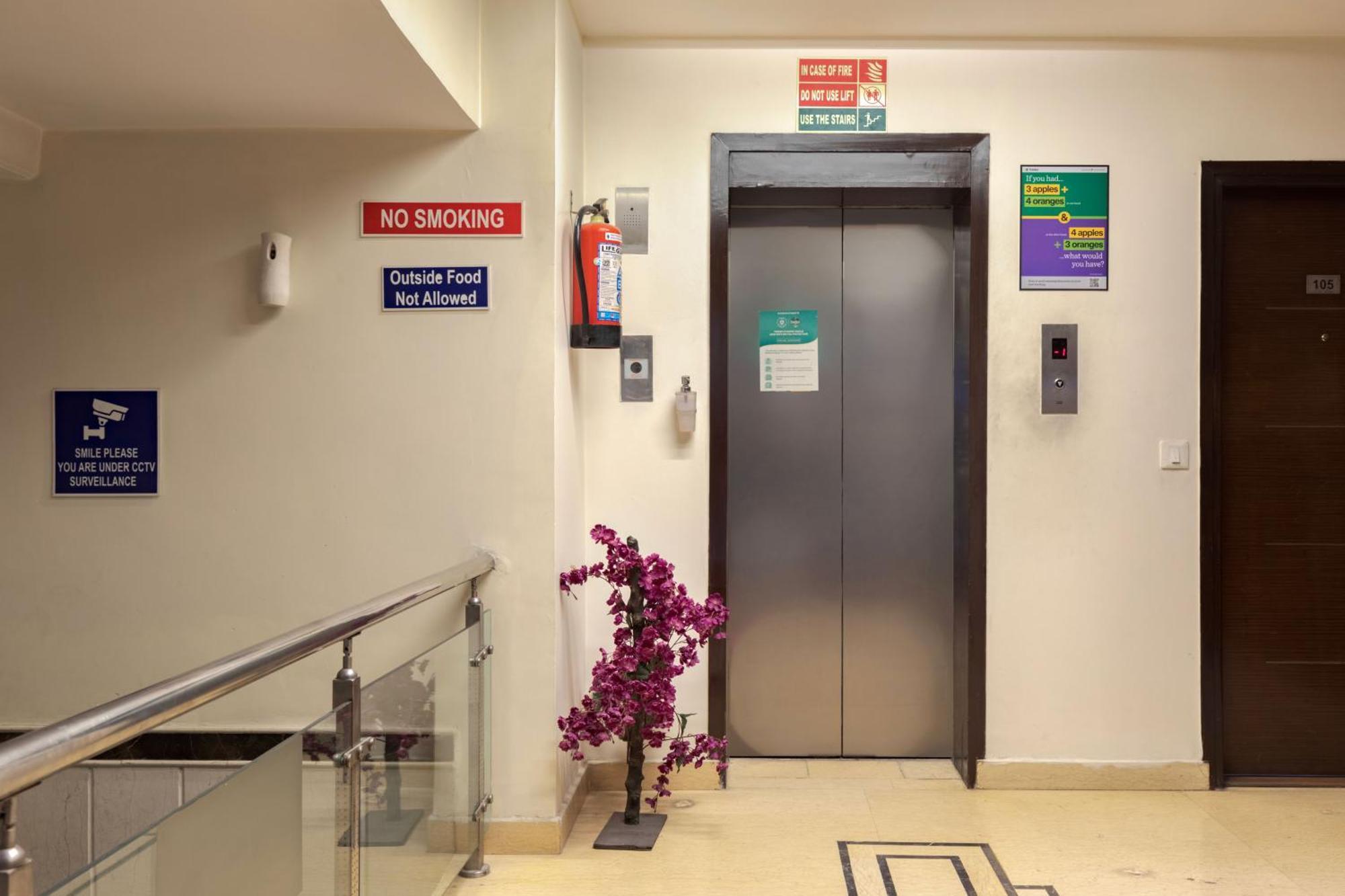 Hotel Treebo White Castle, Gurgaon Esterno foto