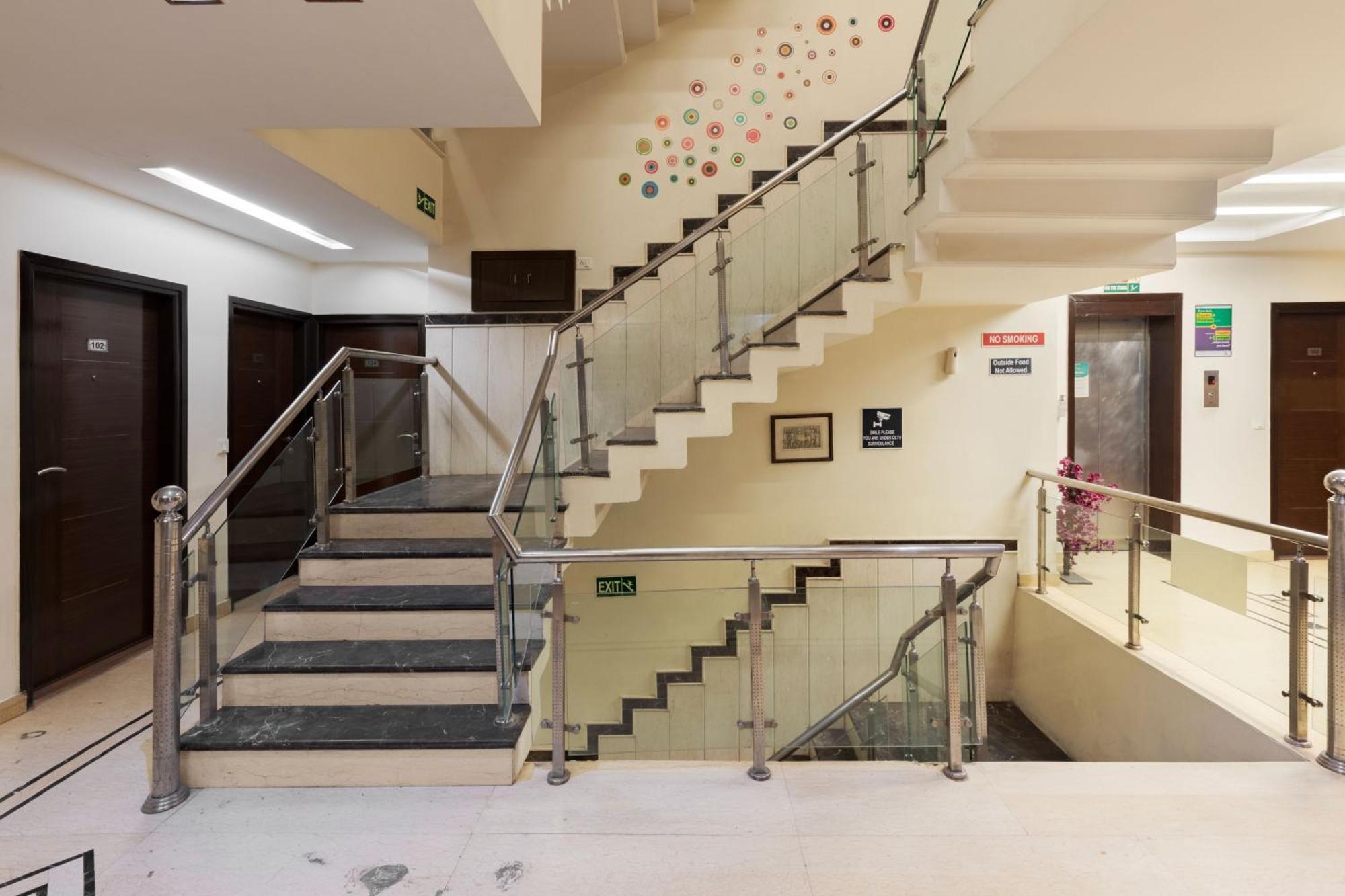 Hotel Treebo White Castle, Gurgaon Esterno foto