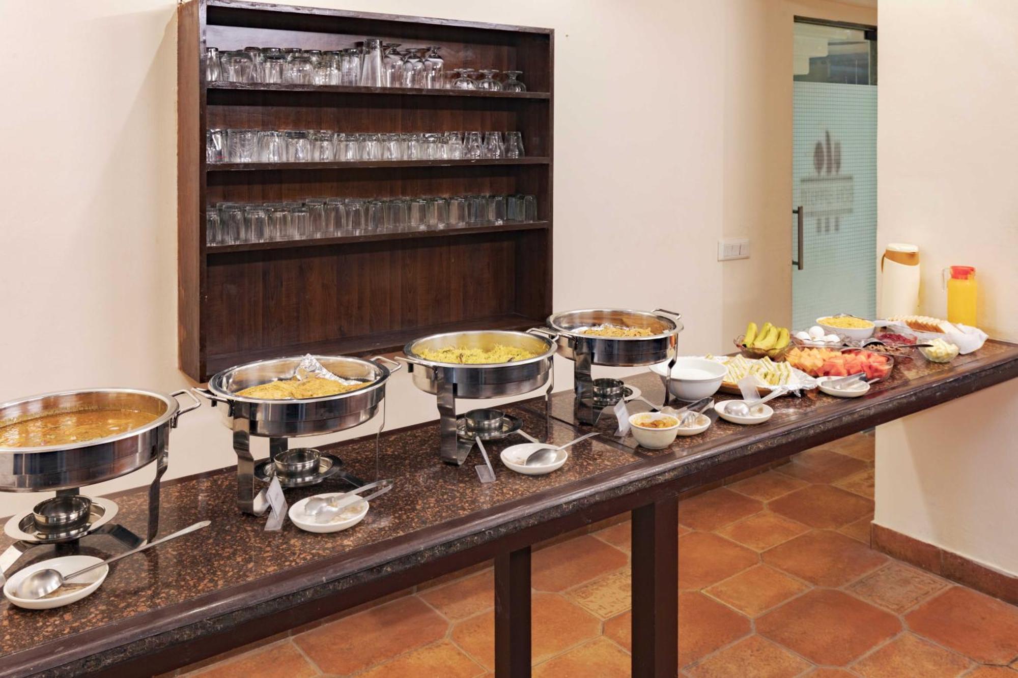 Hotel Treebo White Castle, Gurgaon Esterno foto