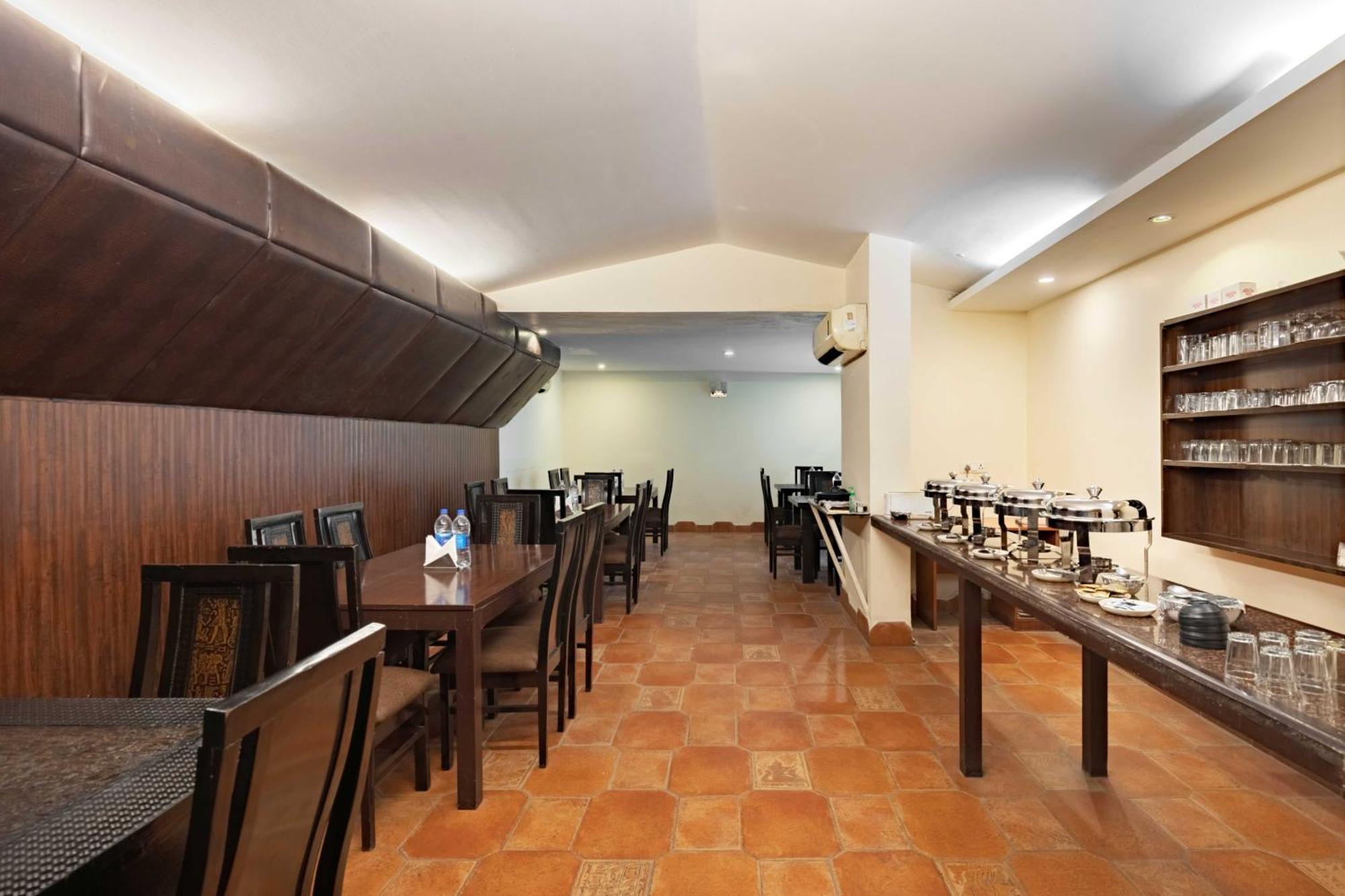 Hotel Treebo White Castle, Gurgaon Esterno foto