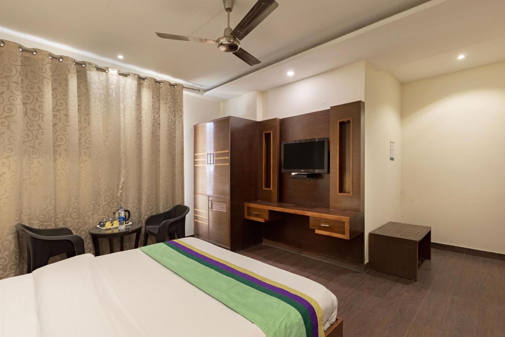 Hotel Treebo White Castle, Gurgaon Esterno foto