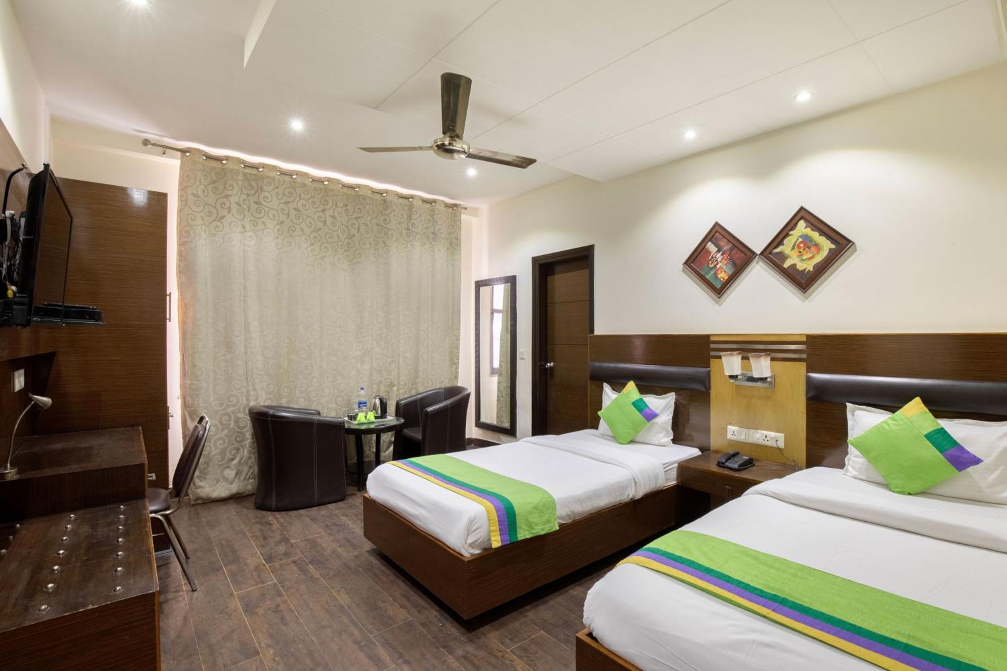 Hotel Treebo White Castle, Gurgaon Esterno foto