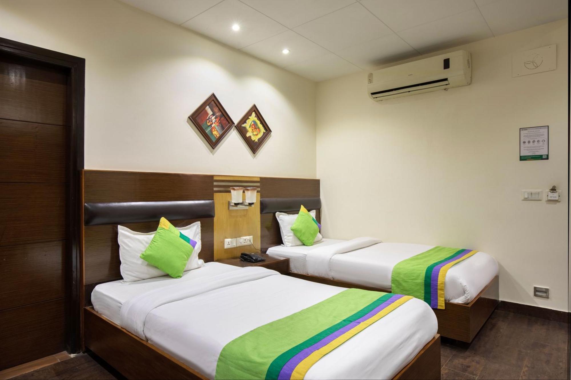 Hotel Treebo White Castle, Gurgaon Esterno foto