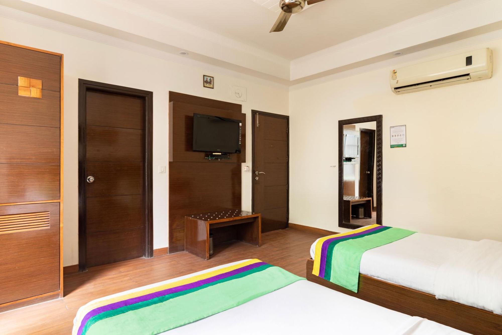 Hotel Treebo White Castle, Gurgaon Esterno foto