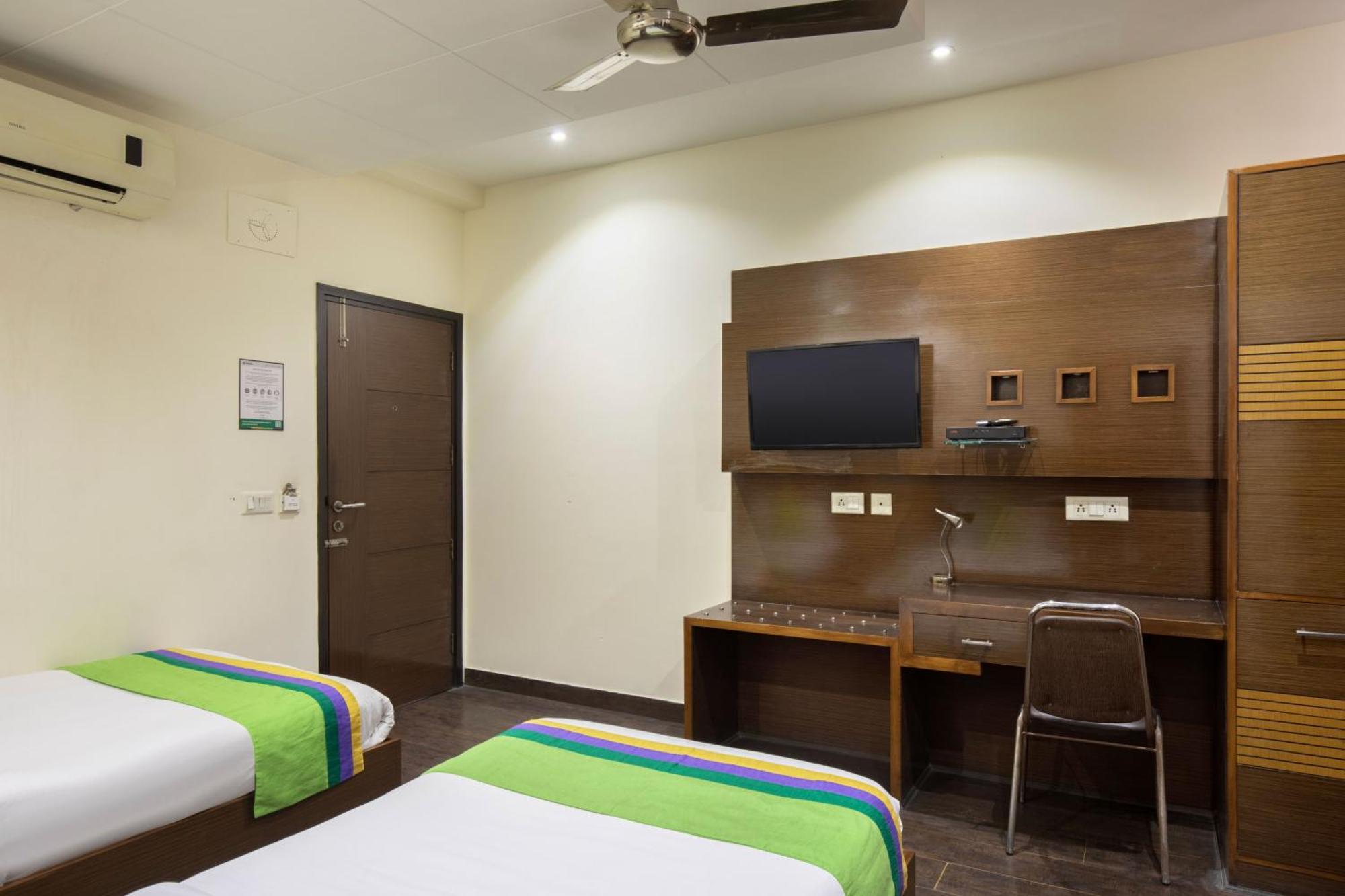 Hotel Treebo White Castle, Gurgaon Esterno foto