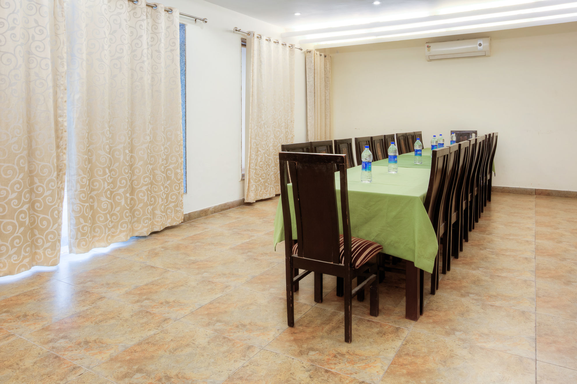 Hotel Treebo White Castle, Gurgaon Esterno foto